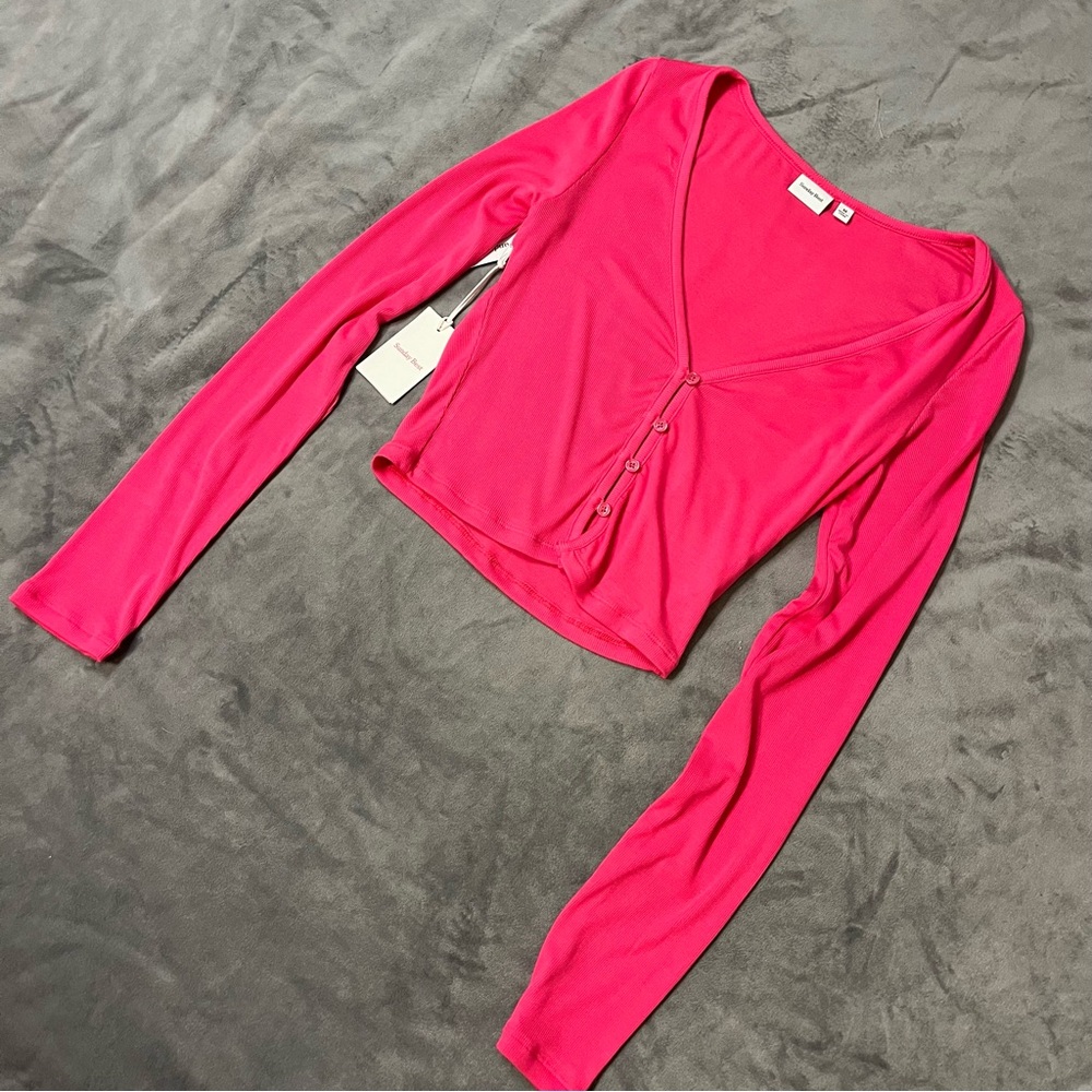 NWT Aritzia Sunday Best Bright Pink Long Sleeve Button Up Crop Top